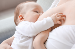 baby macht klickgeraeusche beim stillen