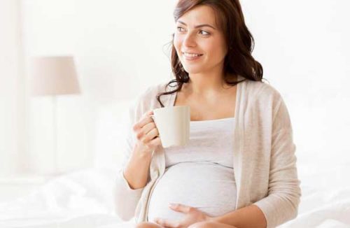 Ist es sicher, während der Schwangerschaft Tee zu trinken?