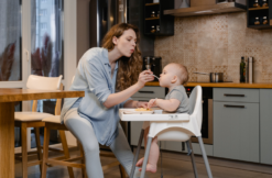 ab-wann-kann-mein-baby-im-hochstuhl-sitzen